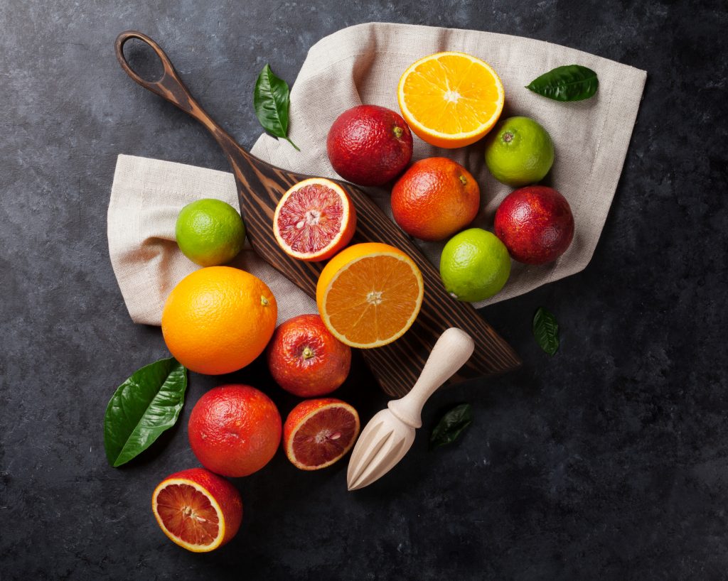 citrusfrukter i olika färger och former. 