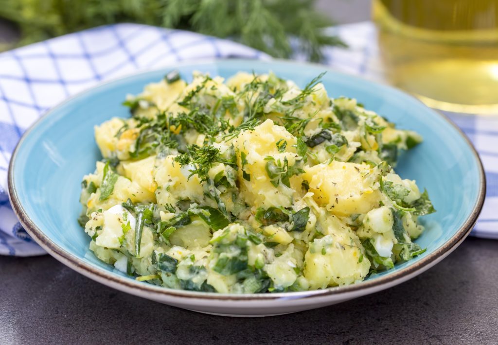 Potatissallad med dill och rödlök